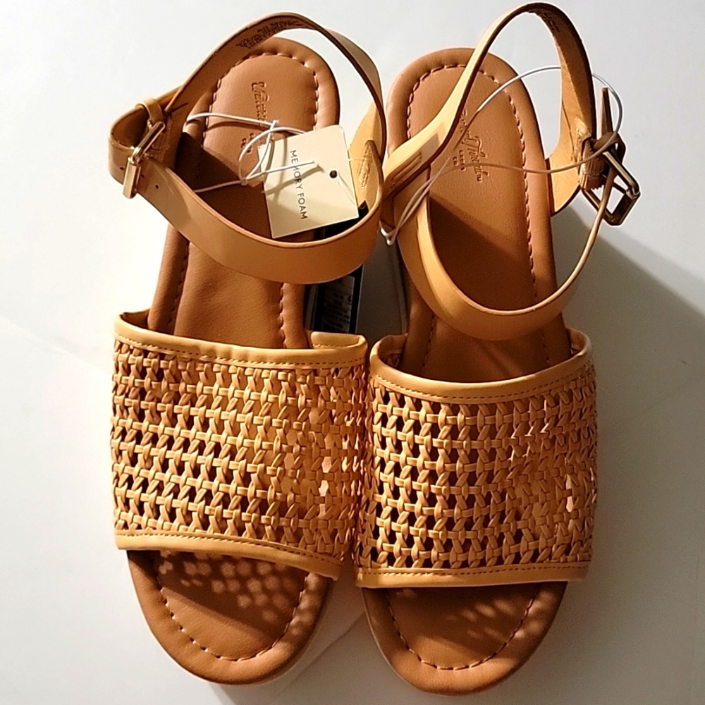 Universal Thread Women's Alba Platform Heels - Picture 6 of 9